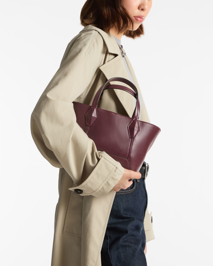 ジミーチュウ　トートバッグ 新作Diamond Tote | ジミー チュウ