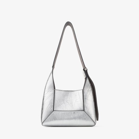 シルバーヴィンテージメタリックレザーを使用したジミー チュウのショルダーバッグ。コレクションの最新スタイルをご覧ください。ショッピングはこちらから。