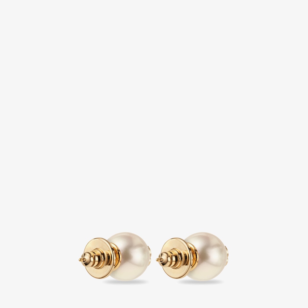 JC Pearl Studs