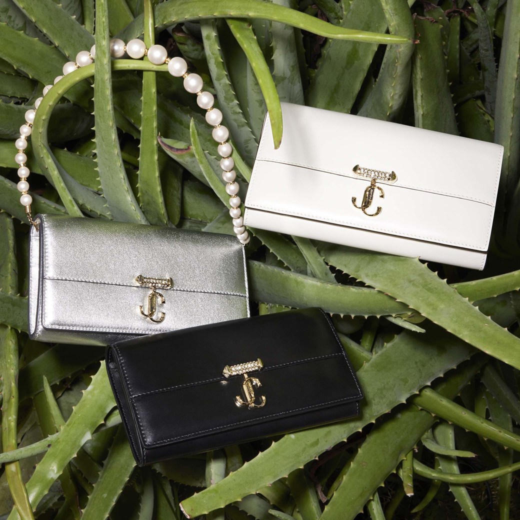 AVENUE WALLET CHAIN Black Leather Wallet with Pearl Strap