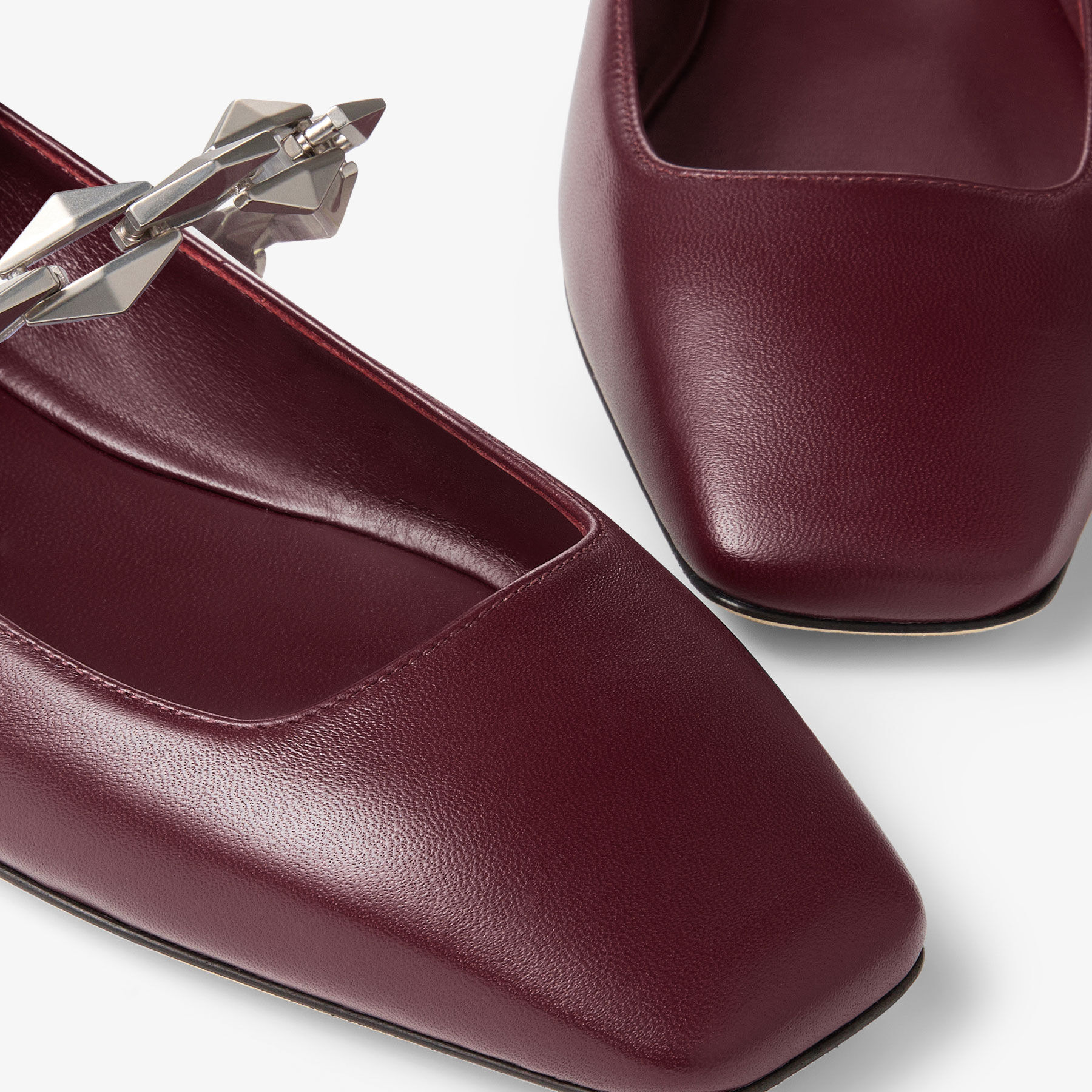 ダイヤモンド ティルダ フラット｜ガーネット ナッパレザー・フラットシューズ ジミー チュウ JP