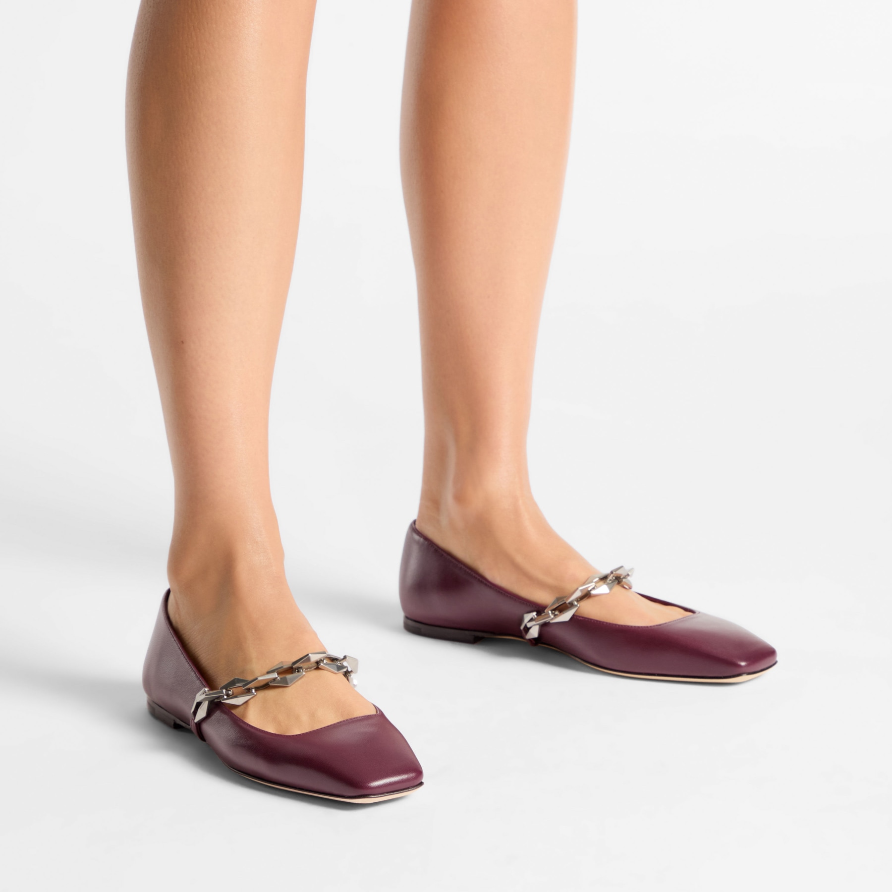 ダイヤモンド ティルダ フラット｜ガーネット ナッパレザー・フラットシューズ ジミー チュウ JP