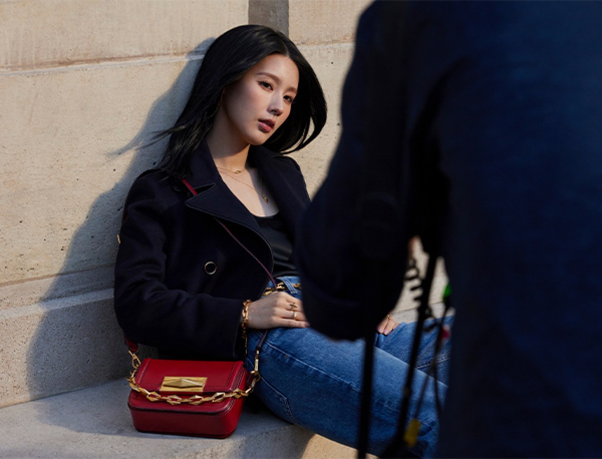 Jimmy Choo on X: The one and only Mi-Yeon, Global Brand Ambassador and  star of the Autumn 2023 campaign, showcases new additions to our growing  Diamond family. Mi-Yeon wears the Diamond Cross