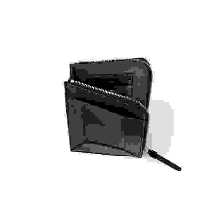 Jimmy Choo ダイヤモンド ジップ フォンホルダー M