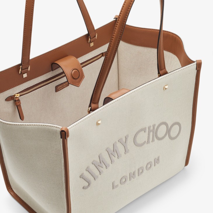 Damen Tote Taschen Jimmy Choo Tote Taschen Jimmy Choo Leder Handtasche mit Logo-Print in Natur 