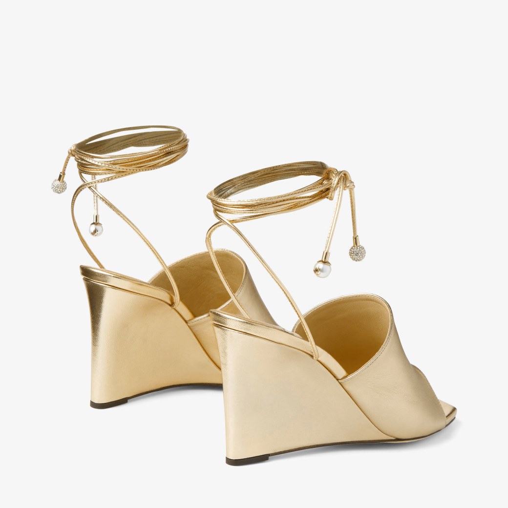 シューズ・サンダルその他 JIMMY CHOO Woman Wedge shoes Gold ELYNA85MNA GOLD ELYNA 85 | 골드메탈릭나파웨지샌들| 여름컬렉션| JIMMY CHOO