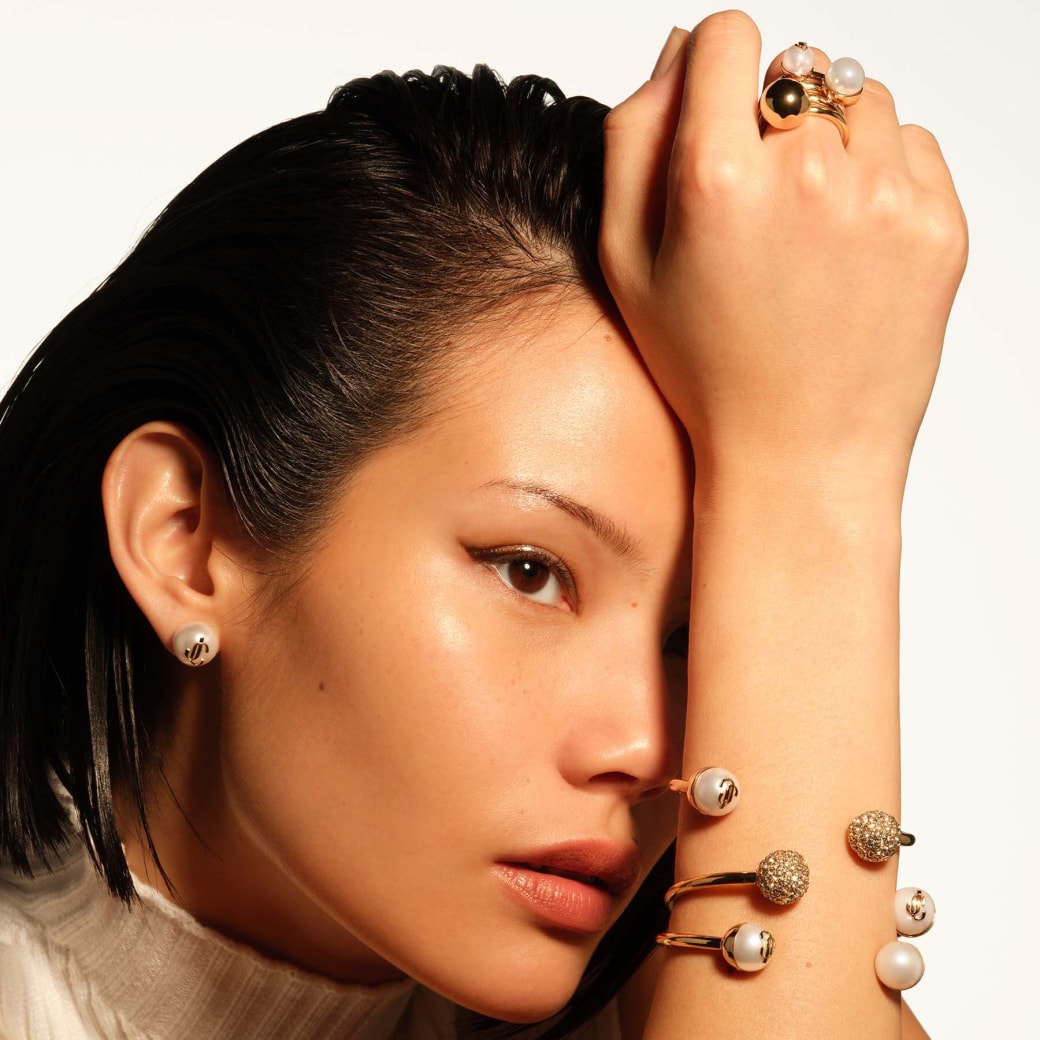 Jimmy Choo Pearl Lobo Earrings Gold-tone Hardware In Gold/white