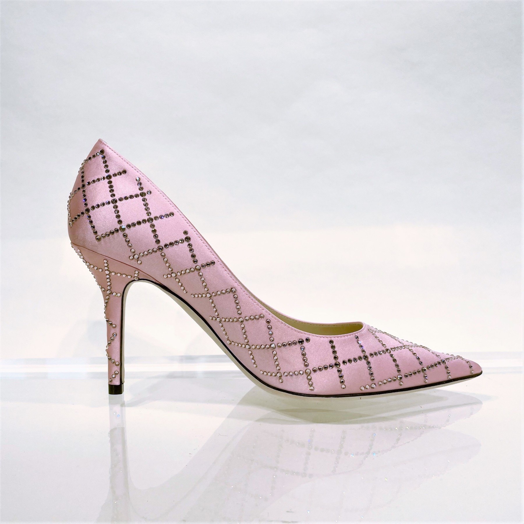 熱い販売 Embellished Crystal Satin Peony | Agnes Pumps New | 靴