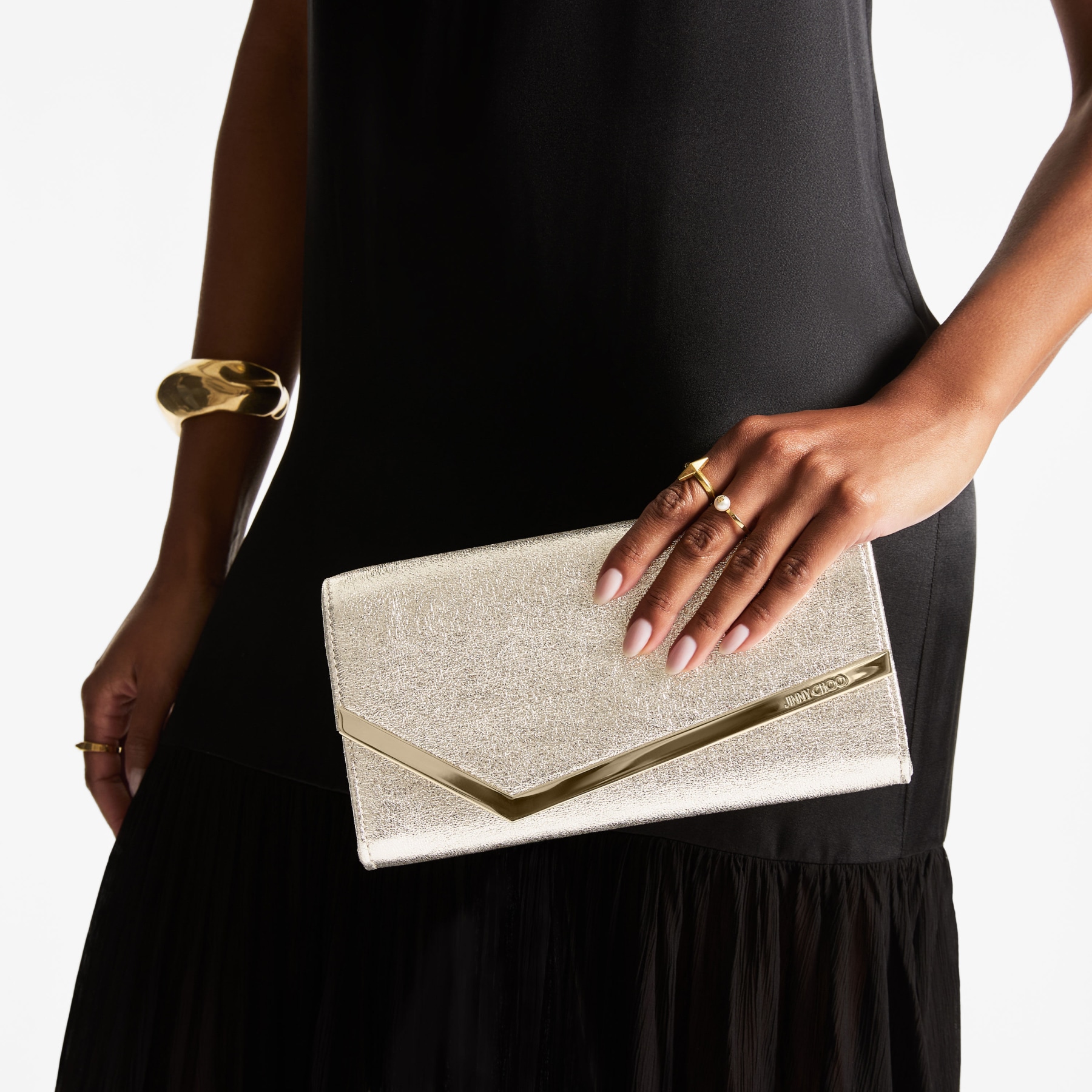 Emmie | Clutch aus Brilliance-Stoff in Eisplatin | JIMMY CHOO