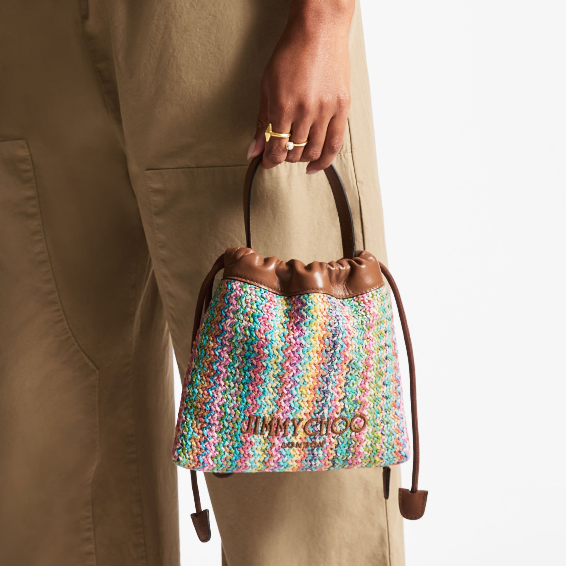 未使用✨JIMMY CHOO ラップトップケース クラッチバッグ ナイロン 豹柄 Drawstring Pouch Top Handle | Multi and Tan Chevron Raffia
