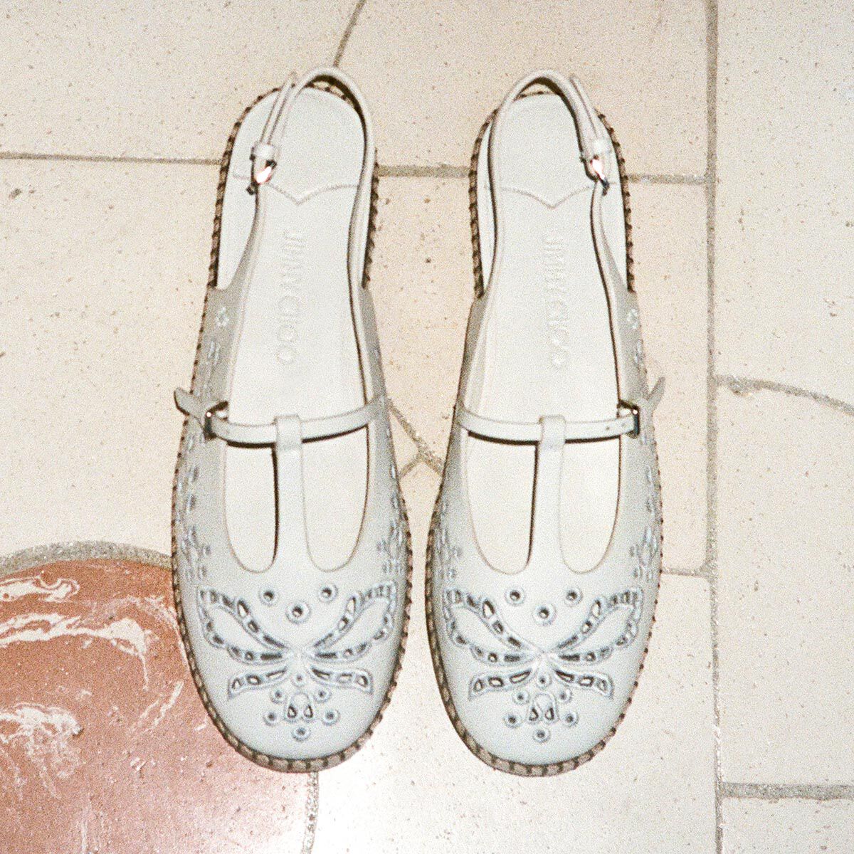JIMMY CHOO 国内買付 AmieeFlatサンガロ刺繍Denimエスパドリーユ アミー フラット |サンガロ刺繍入り ラテ ナッパ レザー