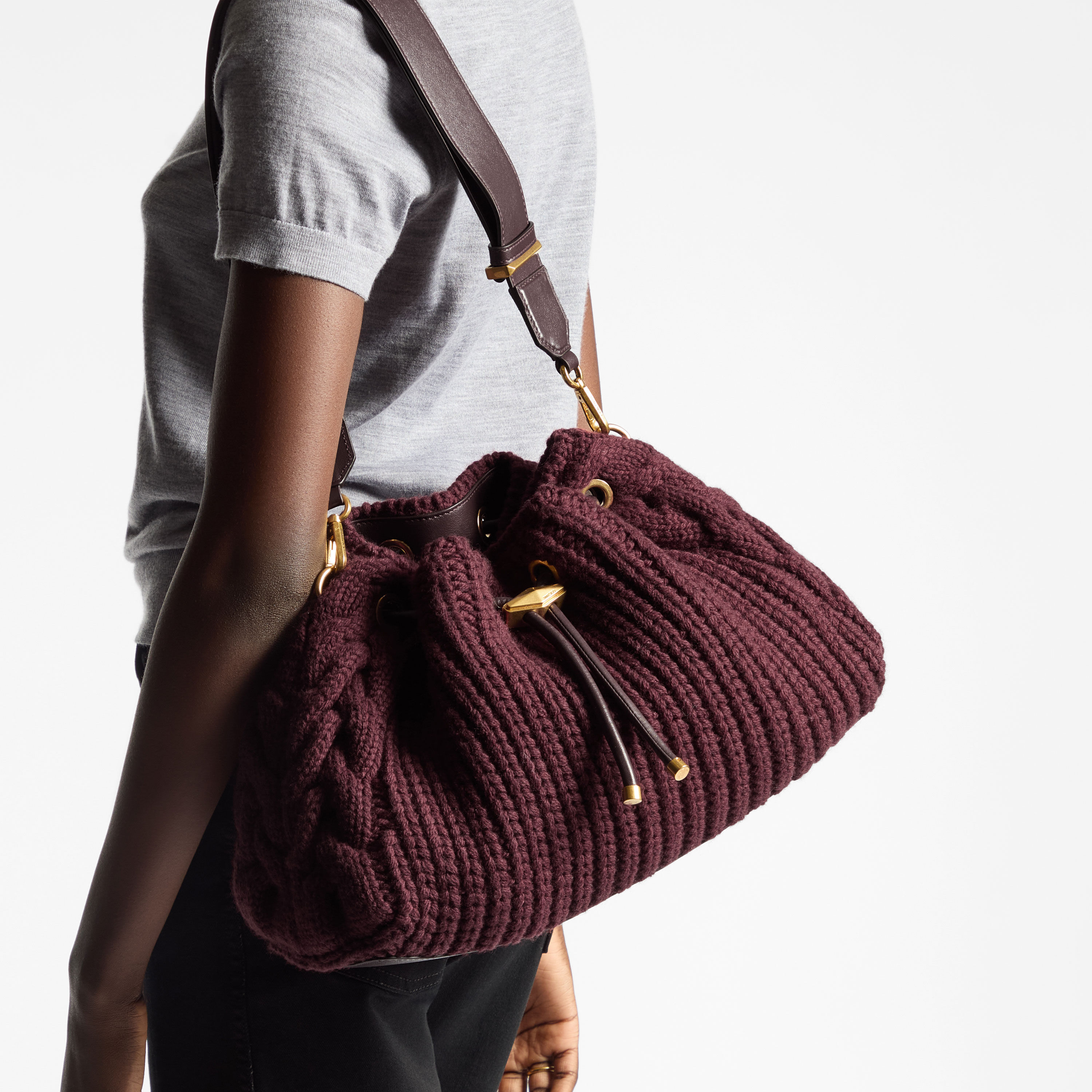 シンチ M | ディープメルロー ニットウール バケットバッグ | ジミー