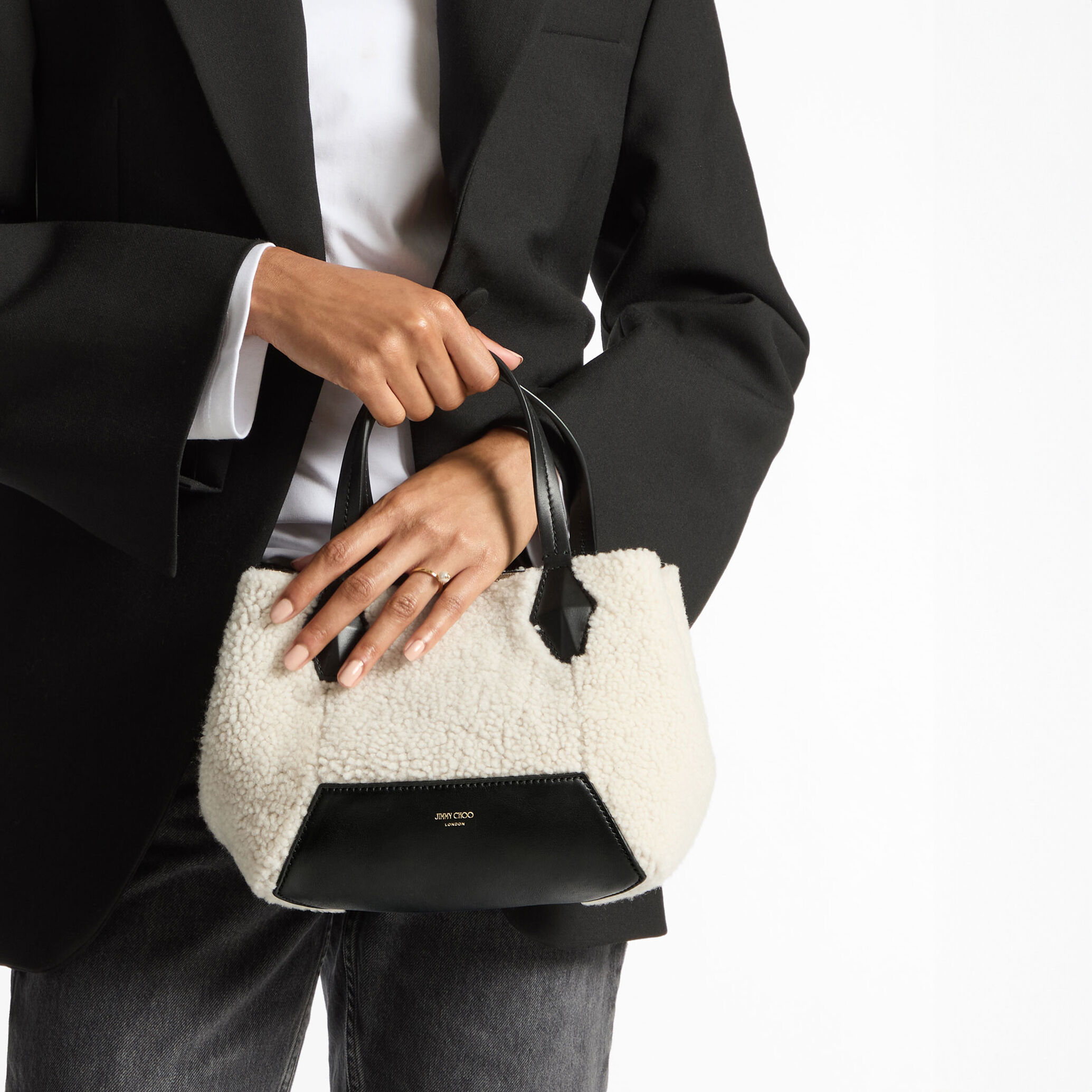 国内直営【JIMMY CHOO】ダイヤモンド トート S 送料込 ダイヤモンド トート / S｜ナチュラル シアリング・トートバッグ
