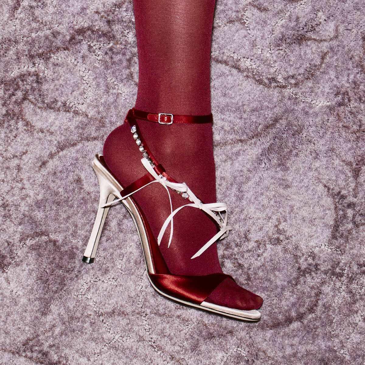 ルラ 100 | マカロン / ルビーレッド サテン・ボウ付き サンダル