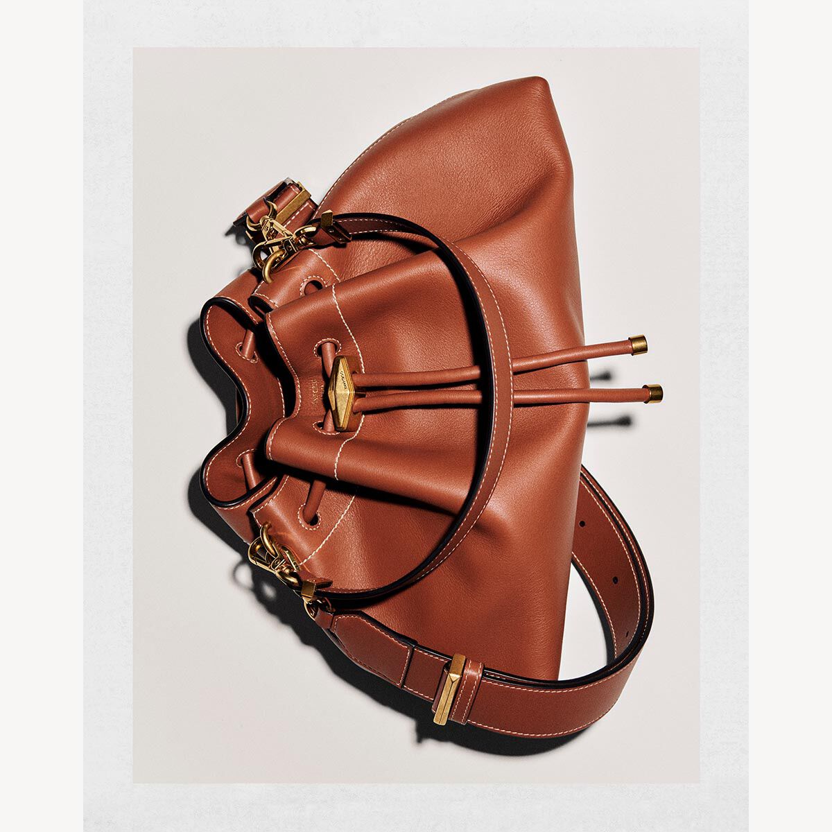 Cinch M |Tan Leather Bucket Bag | JIMMY CHOO