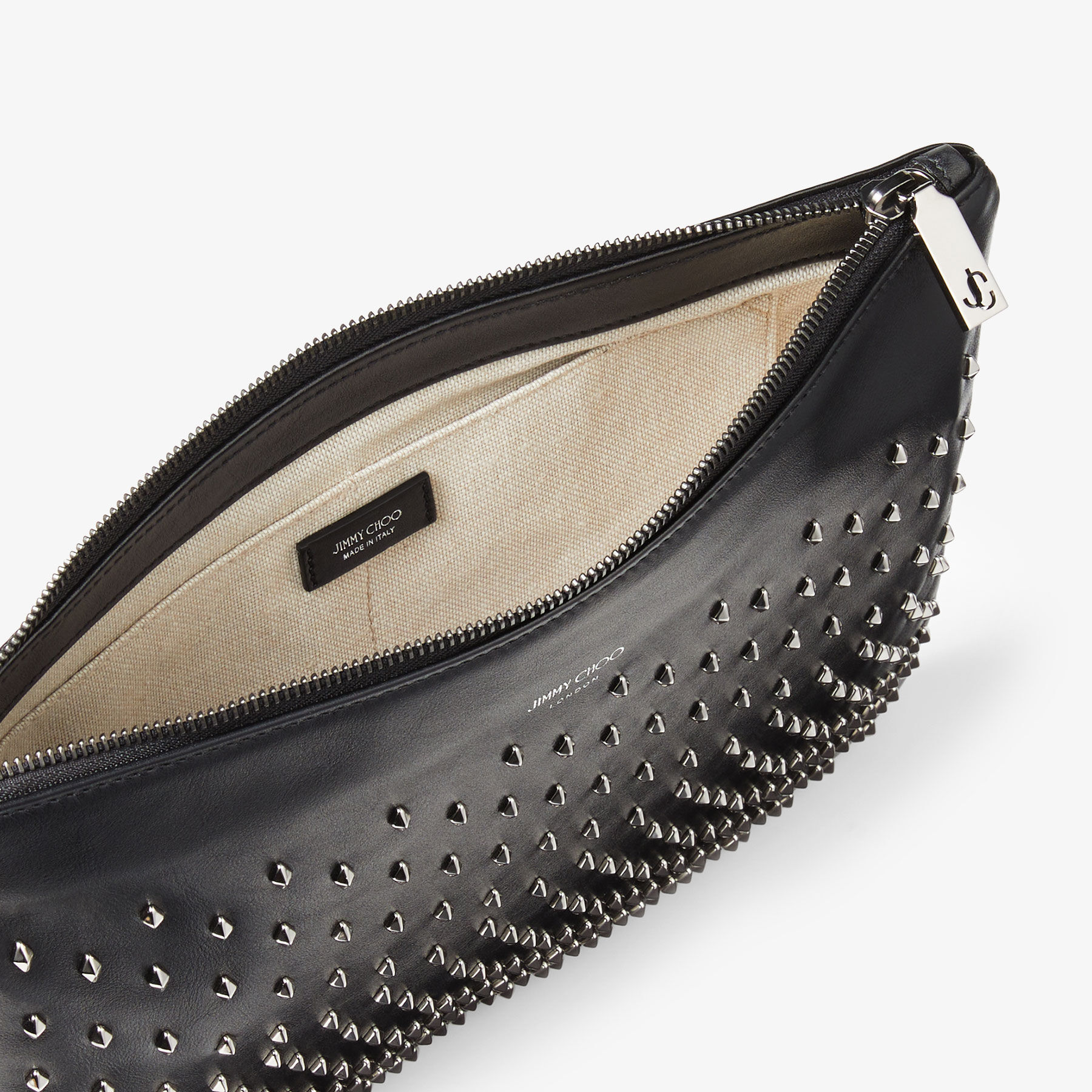 極美品 JIMMY CHOO レザー クラッチバッグ エンボス スタッズ 黒 極美品✨JIMMY CHOO クラッチバッグ スターエンボス レザー 黒 極美品✨