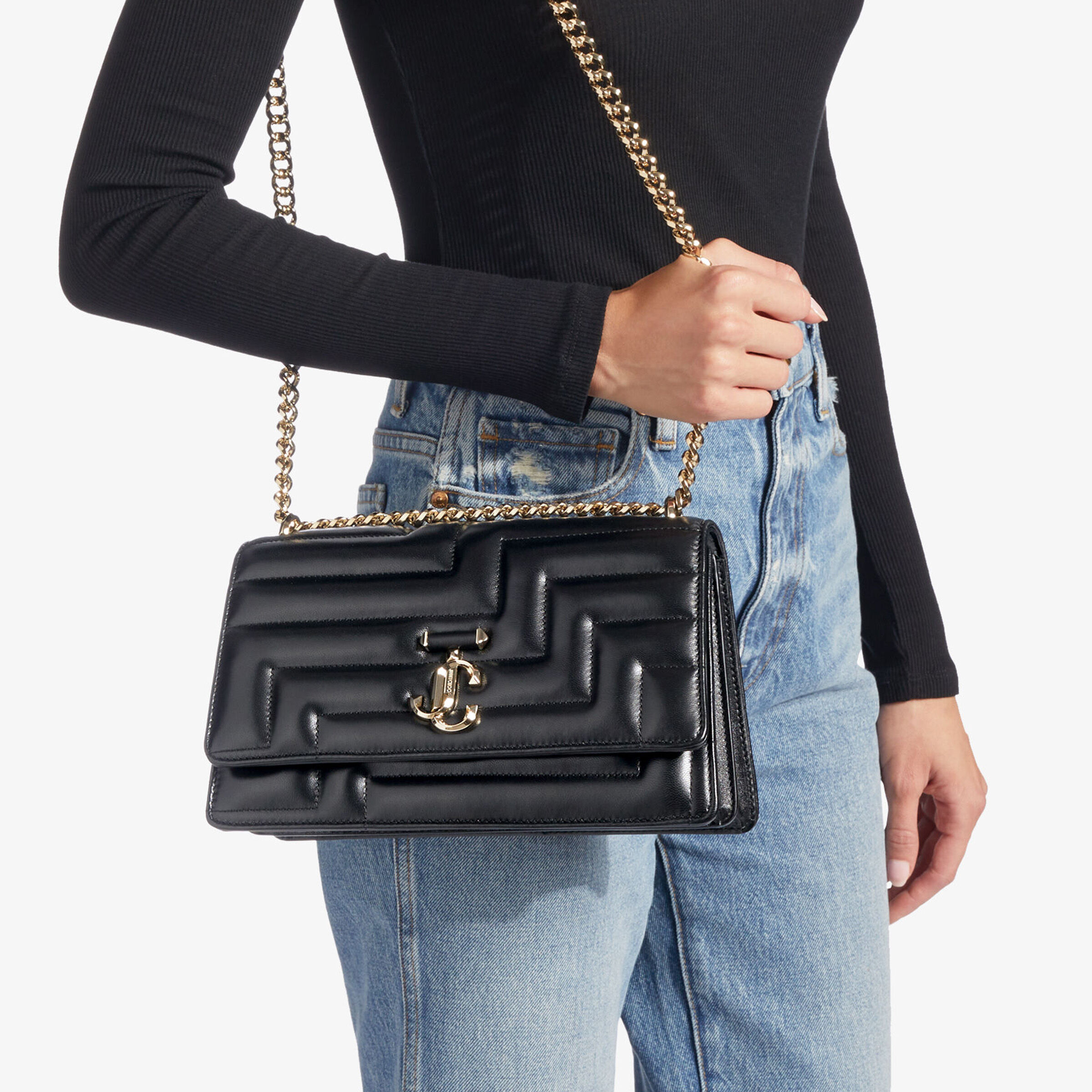 ★JIMMY CHOO★ AVENUE Nba nappa pouch【完売前に!】 Pochette in nappa avenue nera con logo JC oro chiaro
