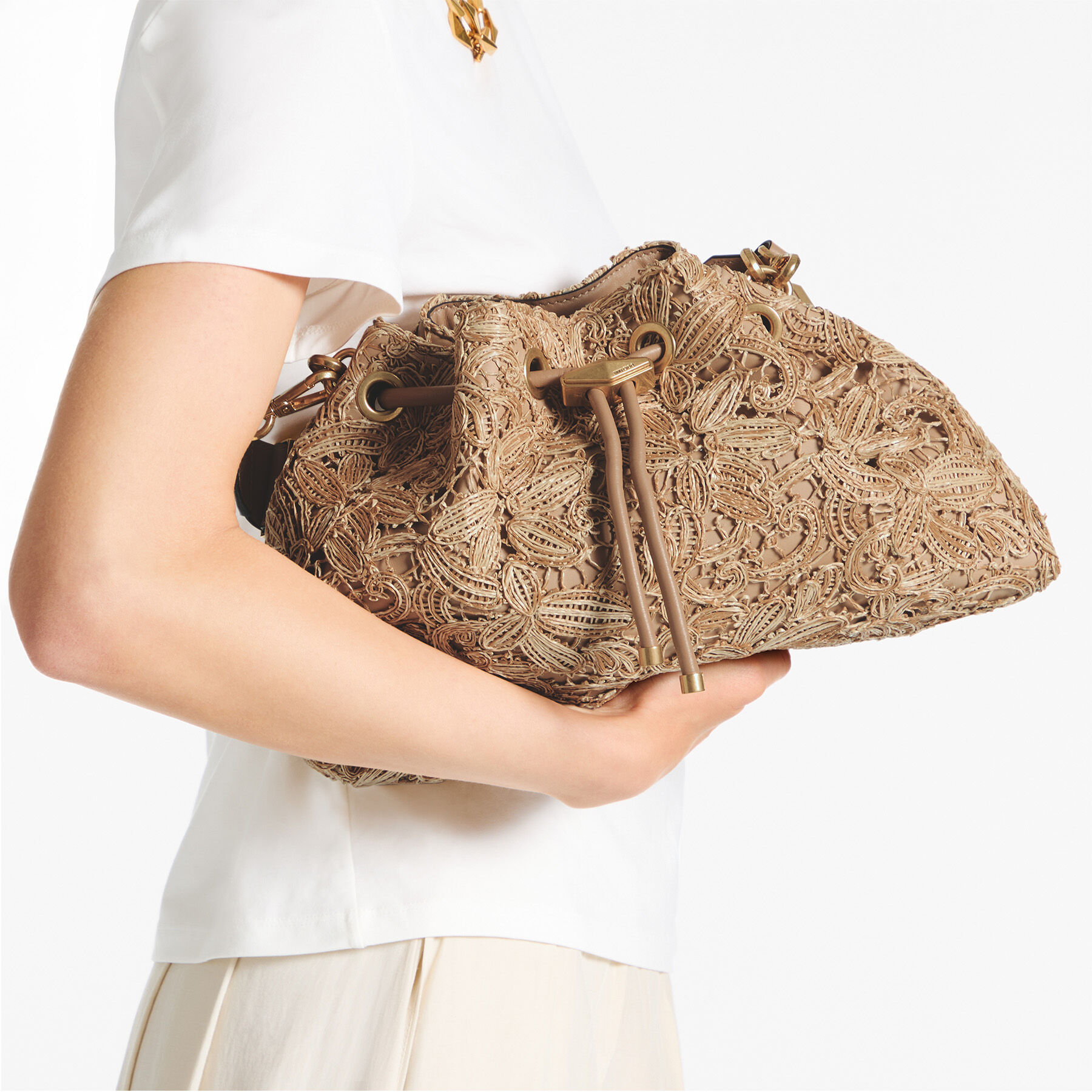 Cinch Medium | Natural Flower Woven Raffia Bucket Bag | JIMMY CHOO