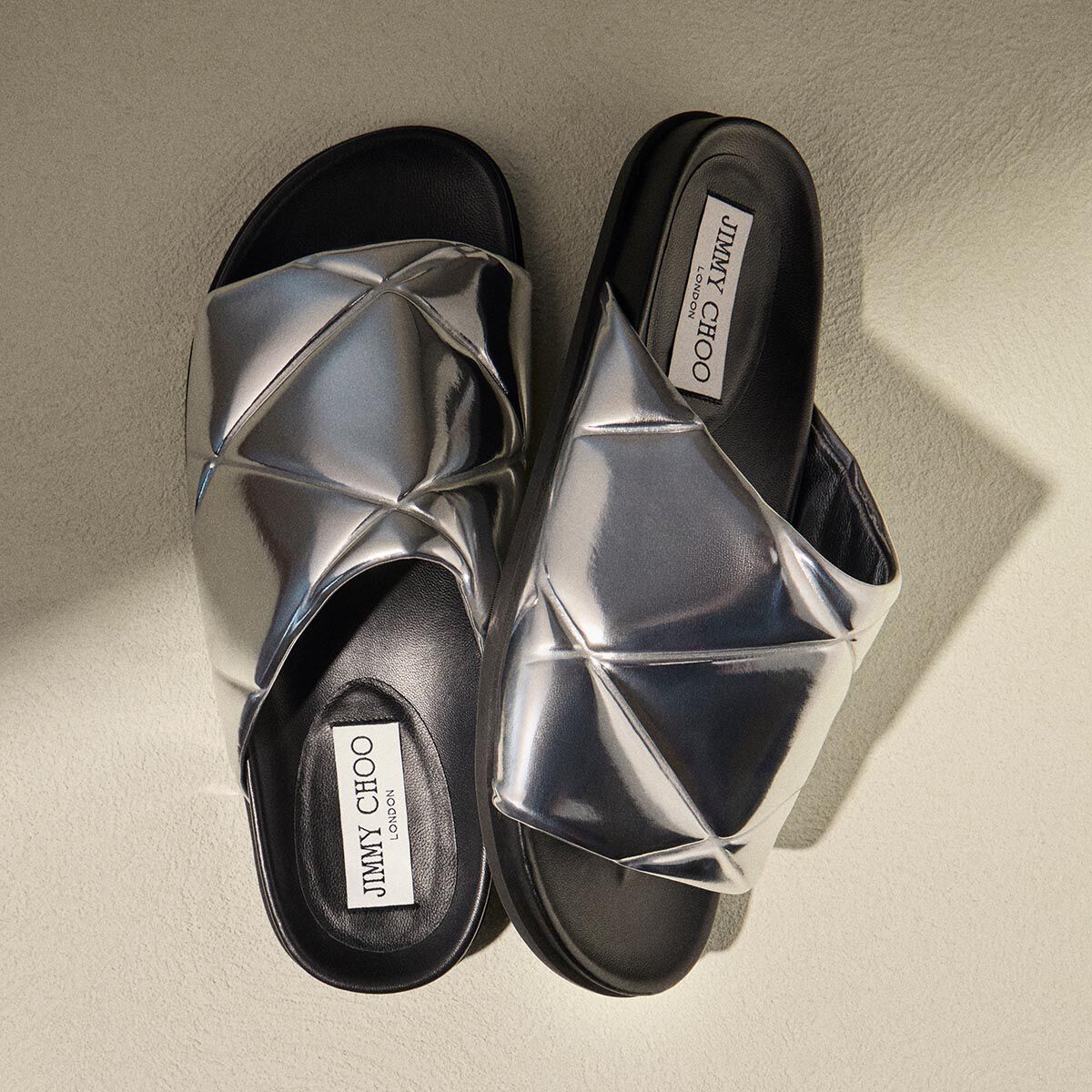 JIMMY CHOO / メタリックレザー サンダル Sav Slide M シルバー Sav Slide M |Silver Metallic Leather Quilted Slide | JIMMY CHOO