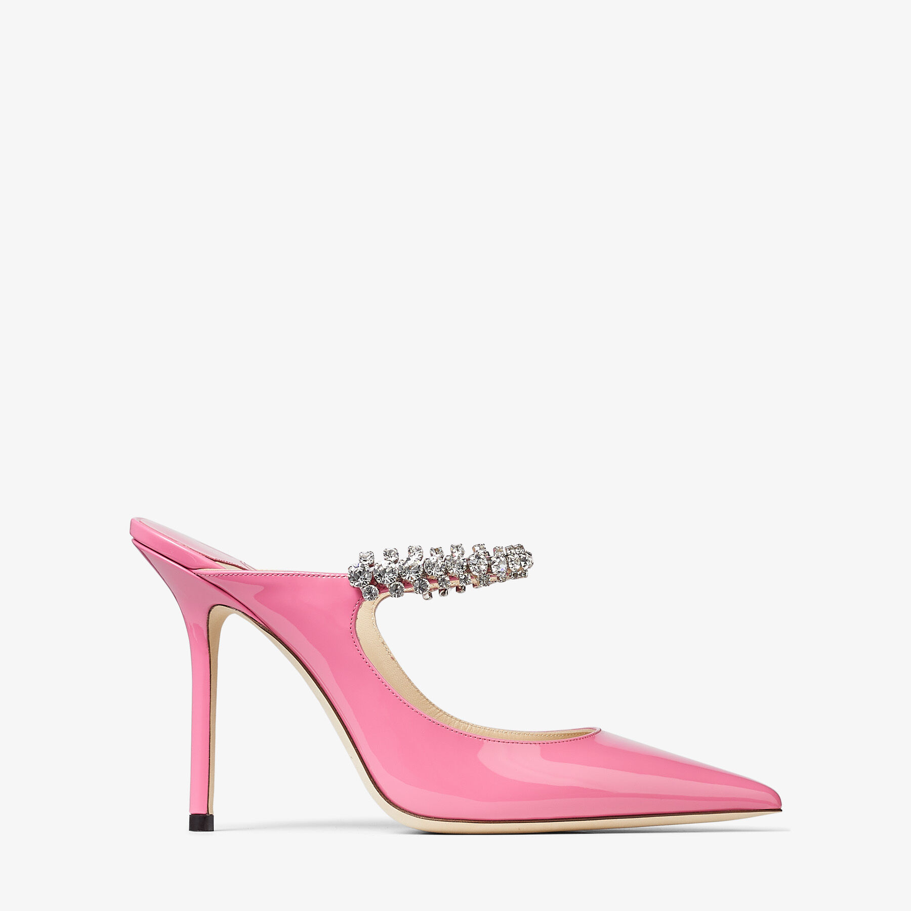 Zapatos de salón en charol de color rosa caramelo con tira adornada con  cristales | BING 100 | Colección de verano 2022 | JIMMY CHOO