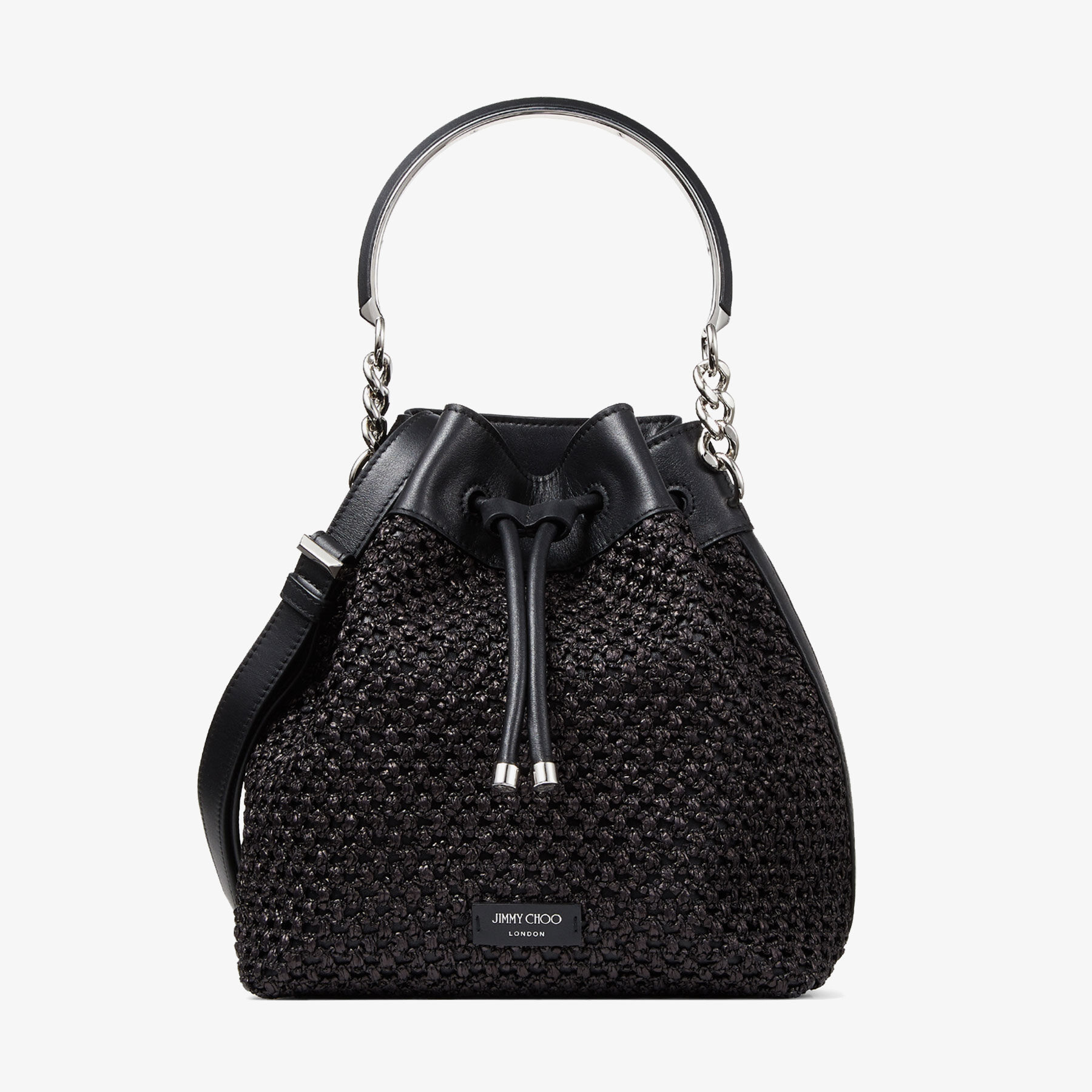 Bolso tipo saco en red de rafia de color negro| BON BON BUCKET | Colección  primavera 2022 | JIMMY CHOO
