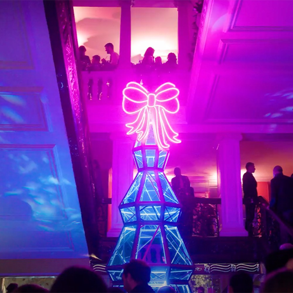 ザ・ダイアモンド」クラリッジズ・クリスマスツリー2022のお披露目