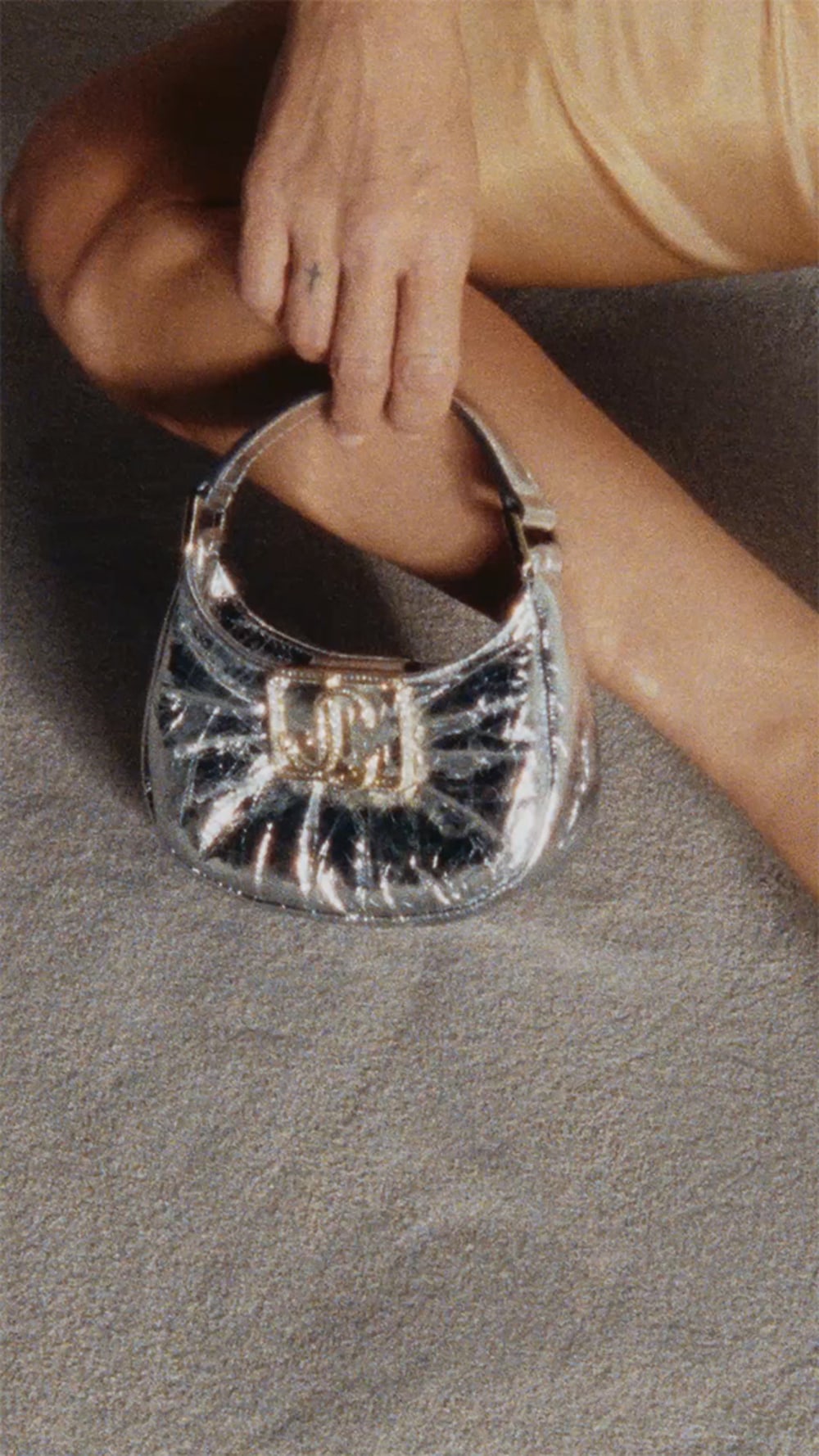 JIMMY CHOO ジミーチュウ ムーンストーングレーフォックスファー　極美品 極美品JIMMY CHOO ジミーチュウ ムーンストーングレーフォックスファー