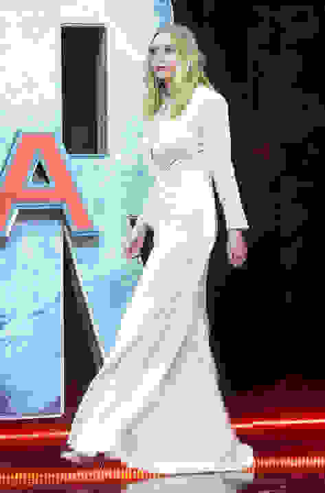 Elizabeth Olsen Wearing Minny