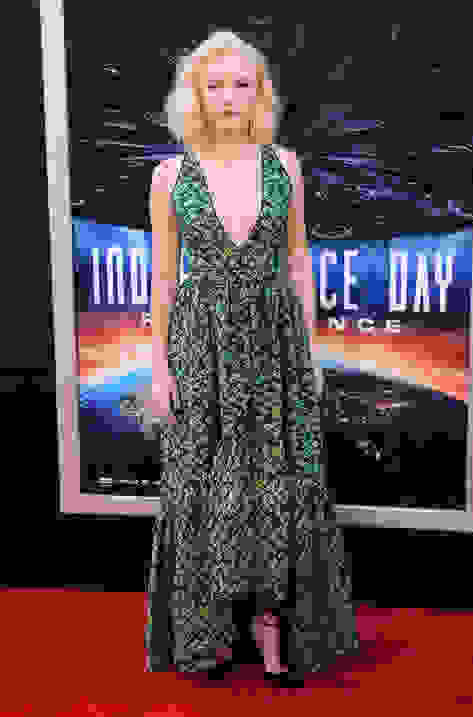Maika Monroe wearing LUCY