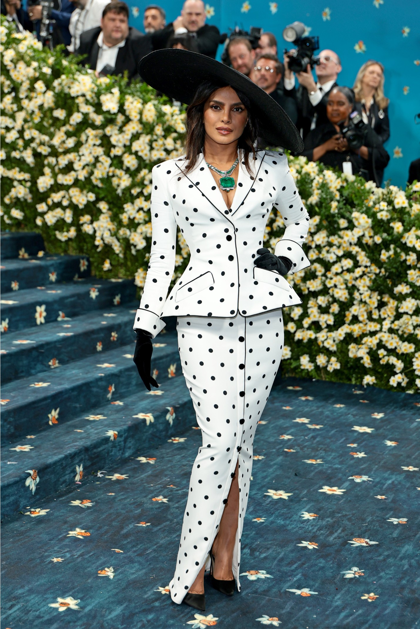 Priyanka Chopra Jonas Wearing Anouk