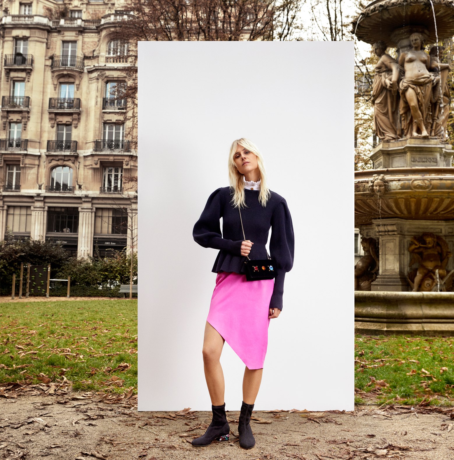 Linda Tol wearing MAISIE